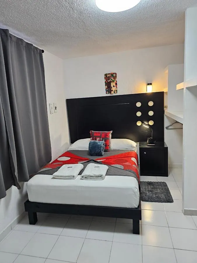 Book & Sleep Cancún 0*,  Messico